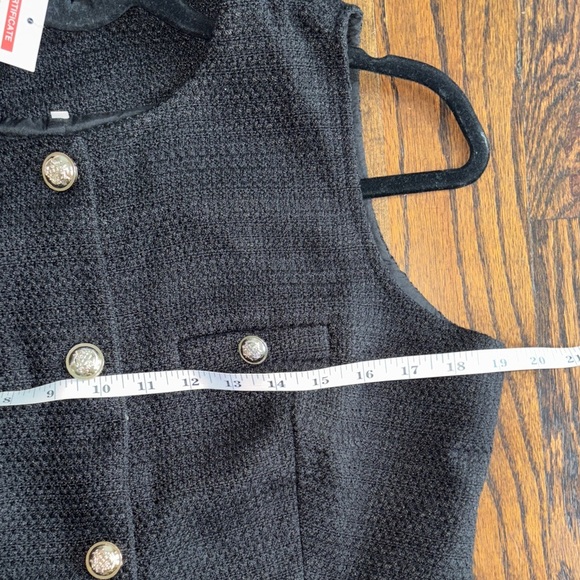 Chic Black Buttoned Vest for Women - Picture 5 of 9